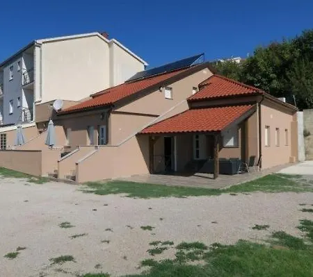 In With Terrace, Air Condition, Wifi, Washing Machine Lägenhet Baška